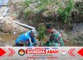 Hijaukan Lereng Sungai, Babinsa Mliwis Bersama Warga Tanam Pohon Demi Cegah Banjir dan Longsor