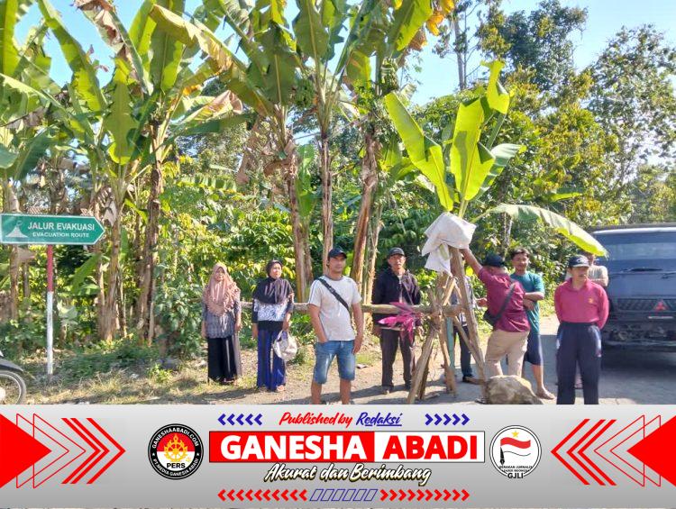 Warga Desa Bayu Gelar Aksi Protes dan Penutupan Jalan, Desak Perbaikan Infrastruktur yang Bertahun-Tahun Rusak