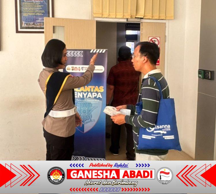 Petugas Satpas SIM Polresta Denpasar Berikan Petunjuk Humanis kepada Pemohon, Wujudkan Pelayanan Prima