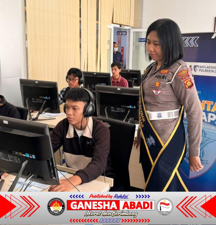 Petugas Berikan Pendampingan dan Arahan kepada Pemohon, Wujud Pelayanan Humanis