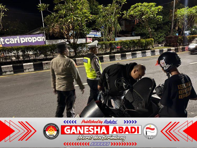 Amankan Malam Minggu, Polsek Dentim Gelar Patroli Skala Besar Antisipasi Kejahatan Jalanan dan Balap Liar