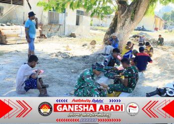 Hangatnya Kebersamaan, Satgas TMMD ke-129 Kodim 1505/Tidore Makan Bersama Warga di Lokasi Pekerjaan