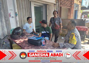 Bhabinkamtibmas Desa Sumerta Kauh Sambangi Warga Banjar Kelandis, Sampaikan Imbauan Cegah Curanmor dan Sosialisasi Call Center 110
