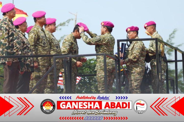 Wakil Panglima TNI dan Sejumlah Pejabat Negara Terima Warga Kehormatan dan Brevet Korps Marinir