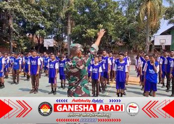 Babinsa Jatisrono Tanamkan Disiplin dan Wawasan Kebangsaan kepada Pelajar