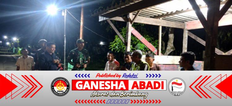Babinsa Koramil 12/Eromoko Bersinergi dengan Linmas Jaga Keamanan Wilayah pada Malam Hari