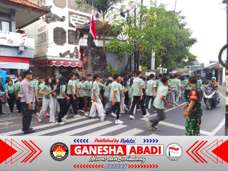 Jalan Santai Semarak HUT SMKN 4 Denpasar, Bhabinkamtibmas Sumerta Kelod Pastikan Kegiatan Aman dan Lancar