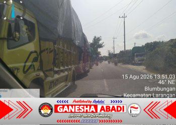 Antrean Truk Tembakau Mengular di Jalan Raya Blumbungan Pamekasan, Aktivitas Penampungan Disorot: Jangan Sampai Ekonomi Mengorbankan Keselamatan Publik