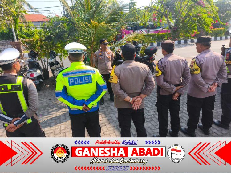 Polsek Kuta Selatan Bagikan 200 Bendera Merah Putih, Semarakkan HUT RI ke-81.