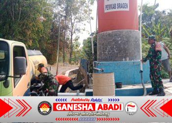 Kekeringan Melanda Srawung, Babinsa dan BPBD Droping 8.000 Liter Air Bersih