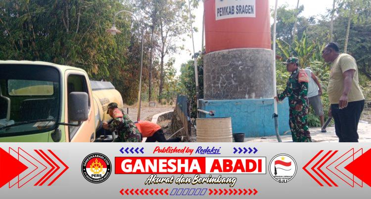 Kekeringan Melanda Srawung, Babinsa dan BPBD Droping 8.000 Liter Air Bersih