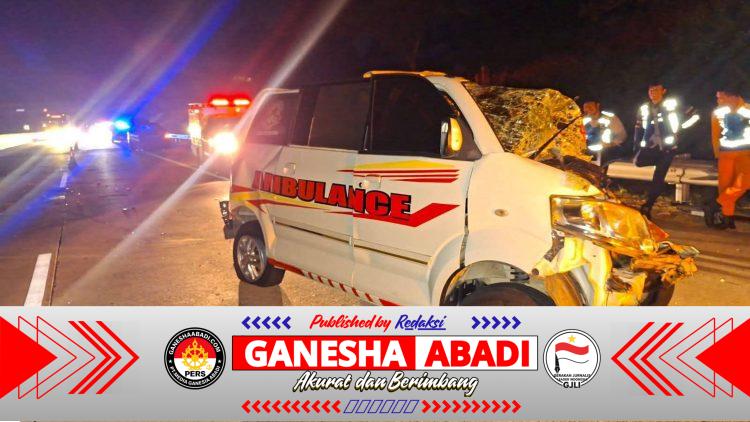Tabrakan Beruntun di Km 379 Tol Batang Semarang 3 (Tiga) Penumpang Ambulans Tewas di TKP.