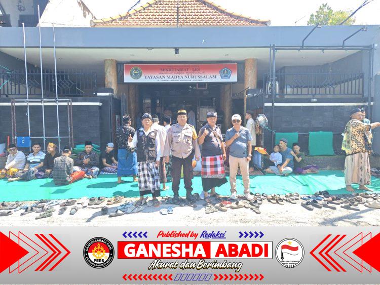 Pastikan Ibadah Berlangsung Aman dan Kondusif, Bhabinkamtibmas Polsek Dentim Kawal Sholat Jumat di Wilayah Binaan