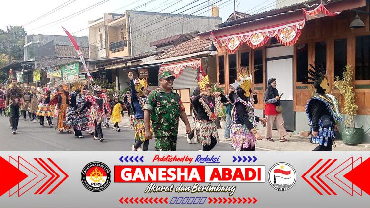 Babinsa Joyotakan Ikut Serta Semarakkan Karnaval HUT Ke-81 Kemerdekaan Republik Indonesia