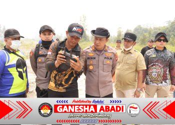 Respon Cepat Karhutla, Kapolres Barsel Padamkan Titik Api Di Masimpun Desa Kalahien
