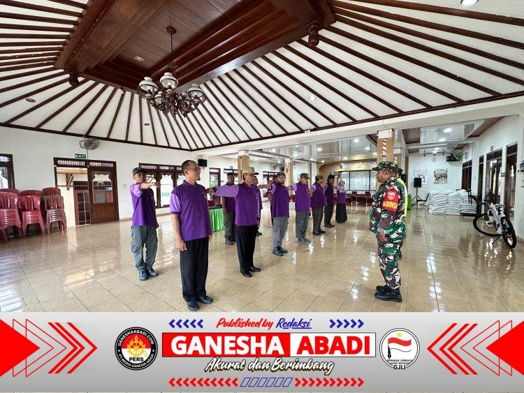 Babinsa Joyotakan Latih Fisik & Kebugaran Kader DESTANA