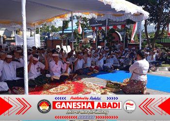 Purnama Sasih Ketiga, Personel Polsek Dentim Gelar Piodalan Pura Kerti Buana
