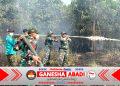 Padamkan Bara di Balik Gambut, Satgas Darat Lanud Sjamsudin Noor Jaga Permukiman Dari Ancaman Karhutla