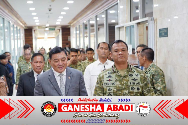Wapang TNI Dampingi Menhan RI dalam Rapat Kerja Bersama Komisi I DPR RI.