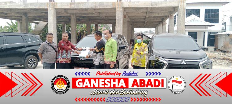BPKAD Barsel Serahkan Mobdin Kepada Camat Dusun Hilir dan Camat Jenamas