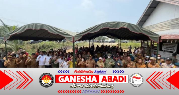 Plt Kepala BPKAD Dampingi Wabup Salurkan Bantuan Pangan Untuk Warga Terdampak Karhutla.