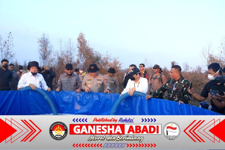 Pantau Langsung Perkembangan Karhutla, Komandan Lanud Sjamsudin Noor Bersama Forkopimda Kalsel Turun ke Lapangan Uji Fungsi Inovasi Injeksi Air