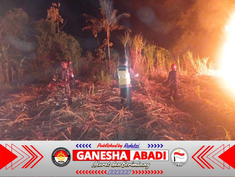 Api Mengamuk di Lahan Tebu Andong, Babinsa dan Damkar Bergerak Cepat Cegah Kebakaran Meluas