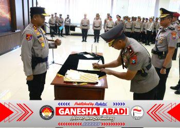 Kapolres Gresik Pimpin Sertijab PJU dan Kapolsek, 14 Personel Bergeser