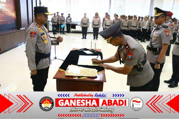 Kapolres Gresik Pimpin Sertijab PJU dan Kapolsek, 14 Personel Bergeser