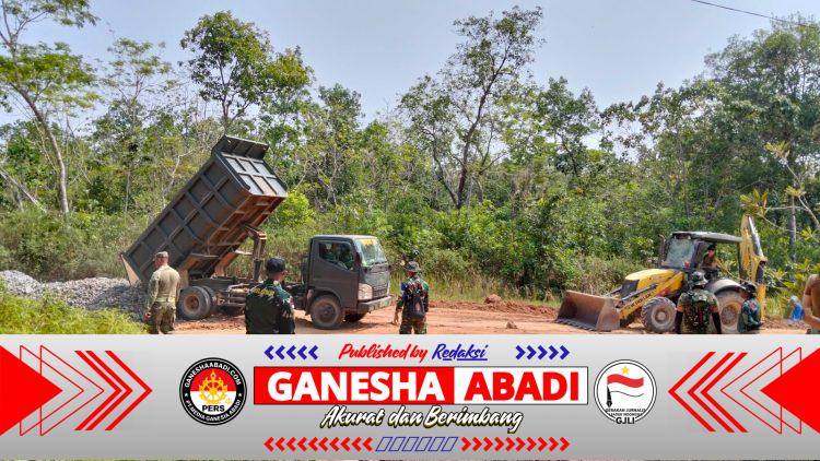 Wadan Kodiklat TNI Tinjau Proyek Pengerasan Jalan Encap Super Garuda Shield 2026 di Baturaja