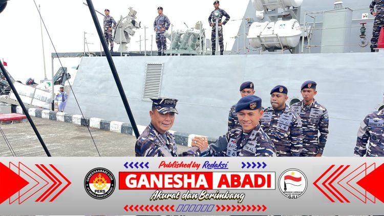 KRI Bawal-875 Salurkan Bantuan Kemanusiaan Bagi Korban Gempa NTT dan Flores