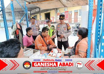 Sambangi Ojol dan Kurir Shopee, Polsek Denbar Perkuat Sinergi Cegah Gangguan Kamtibmas