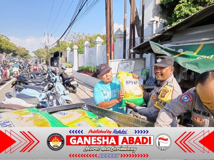 100 Sak Beras Murah Disalurkan, Polsek Dentim Pastikan Kebutuhan Pangan Warga Terbantu