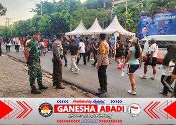 Atensi Car Free Day, Bhabinkamtibmas Sumerta Kelod Bersama Babinsa dan Linmas Pastikan Kegiatan Aman dan Lancar