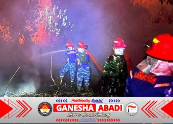 Siang Hingga Dini Hari, Satgas Karhutla Lanud Sjamsudin Noor Terus Bergerak, Terjang Padamkan Api di Lahan Gambut