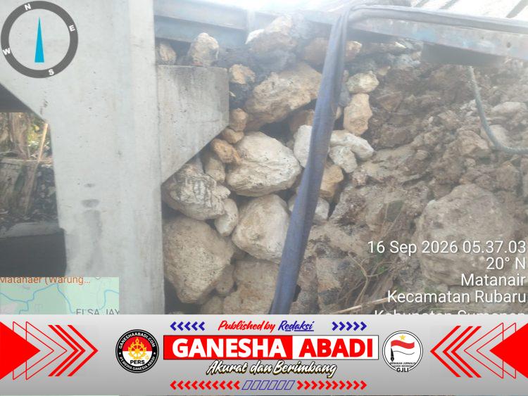 JEMBATAN DIPERBAIKI TANPA PAPAN INFORMASI PUBLIK WARGA TIDAK TAHU SIAPA PENGERJA DAN BERAPA BIAYANYA