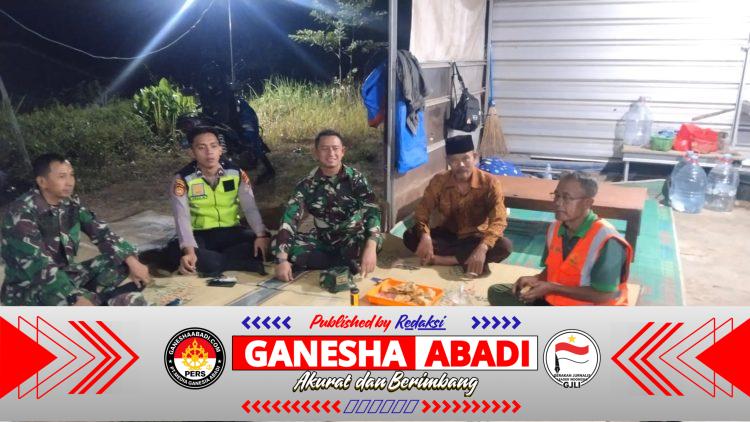Babinsa Koramil 22/Slogohimo Jalin Komunikasi Sosial dengan Warga Saat Patroli Malam