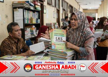UNTUK DISIARKAN SEGERA Sekolah Bukan Toko Buku: Praktik Haram Jual Beli LKS Tabrak UU Perbukuan Hingga KUHP Baru, Sanksi Pidana Menanti!