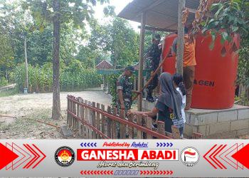 Babinsa Gesi Turun Langsung Bantu Warga Dapatkan Air Bersih di Tengah Kekeringan