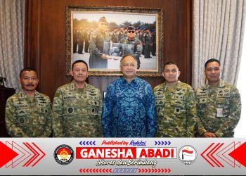 Wadan Kodiklat TNI Anjangsana Ke Kediaman Marsekal TNI (Purn) Fadjar Prasetyo
