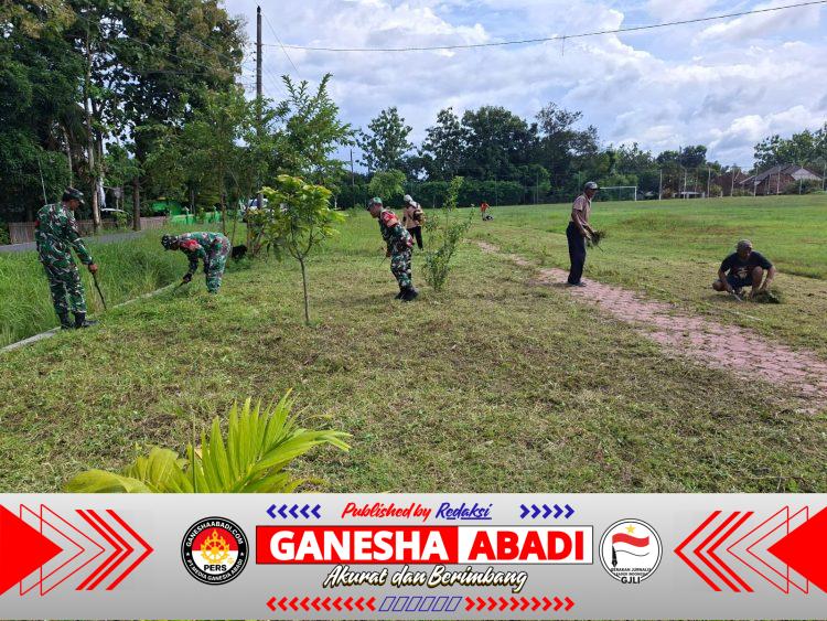 Aksi Kerja Bakti Koramil Gemolong, Sulap Lapangan Bola Dukuh Semi Jadi Asri dan Bersih