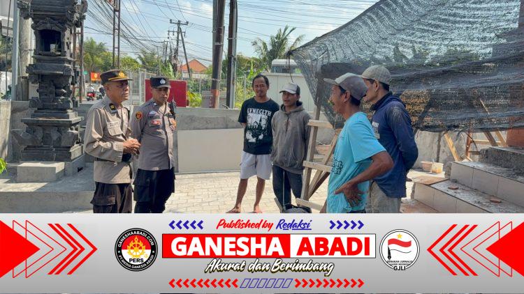 Sambangi Pekerja Proyek, Patroli Polsek Denpasar Barat Sampaikan Pesan Kamtibmas