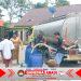 Distribusi Air Bersih kepada Warga, Koramil 1710-03/Kuala Kencana Bantu Penuhi Kebutuhan Masyarakat