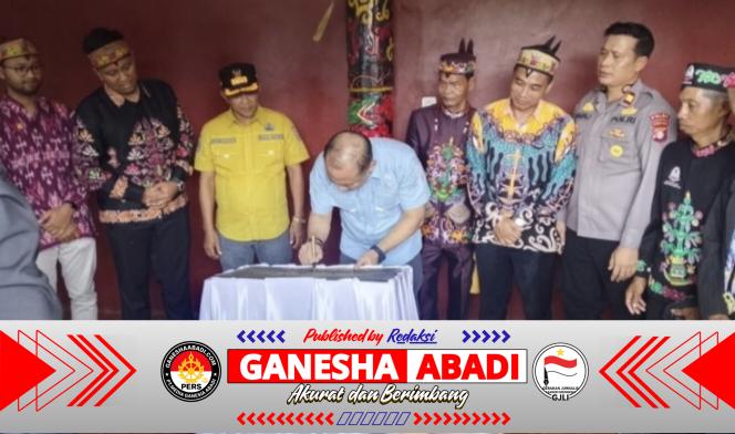 Bupati Resmikan Listrik On-Time Grid 24 Jam di Kelurahan Mengkatip Serta Huma Betang Hantanringin Pakat.