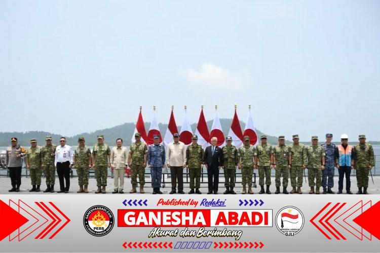 Wapang TNI Dampingi Menhan RI Anugerahkan Satyalancana Dharma Samudera kepada Personel JMSDF