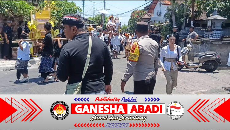 Prosesi Ngaben Warga Banjar Ujung Berlangsung Tertib, Bhabinkamtibmas Kesiman Lakukan Pengamanan