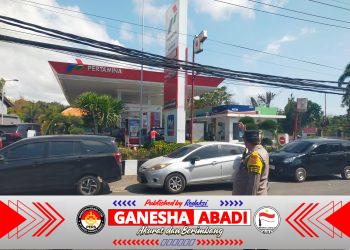 Bhabinkamtibmas Kesiman Kertalangu Perkuat Pengamanan SPBU, Petugas dan Warga Diimbau Tetap Tertib