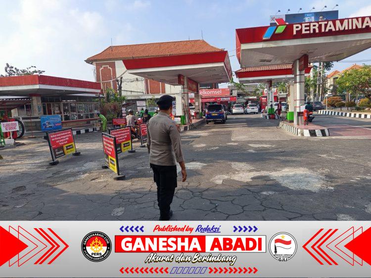 Polsek Kuta Laksanakan Pemantauan Pemberlakuan Ganjil-Genap di SPBU Jalan Raya Kuta