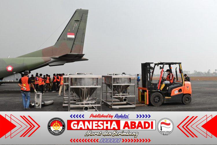 Keberhasilan Misi OMC, Lanud Sjamsudin Noor Sukses Hadirkan Hujan Buatan di Langit Kalimantan