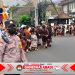 HADIR DI TENGAH MASYARAKAT, BHABINKAMTIBMAS KEL. PENATIH AMANKAN PROSESI NGABEN WARGA TEMBAU TENGAH